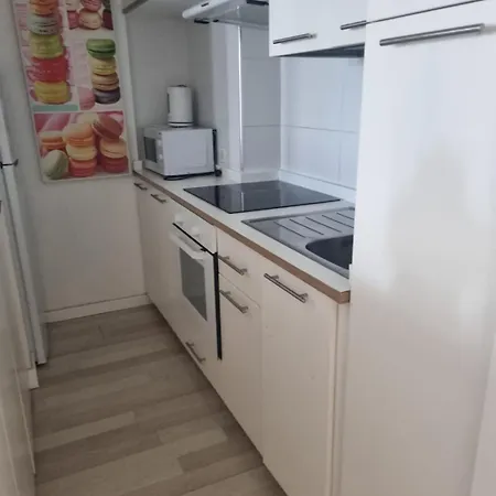 Americas * ארונה